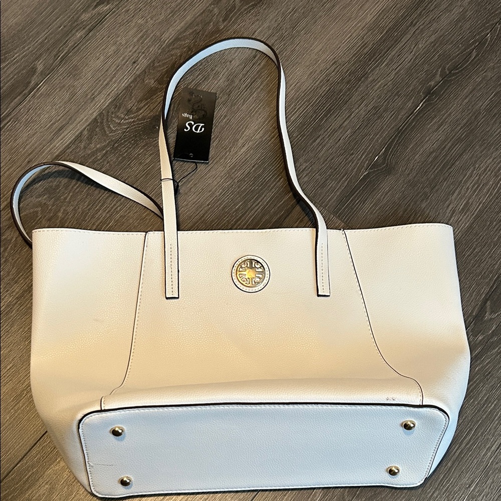 Cream / white Tote Bag zipper compartment, snap closure. DS bags like new purse